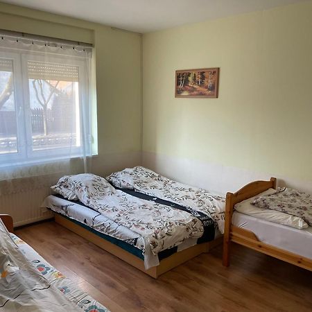 Red Locomotive Apartment Budapest Exterior foto