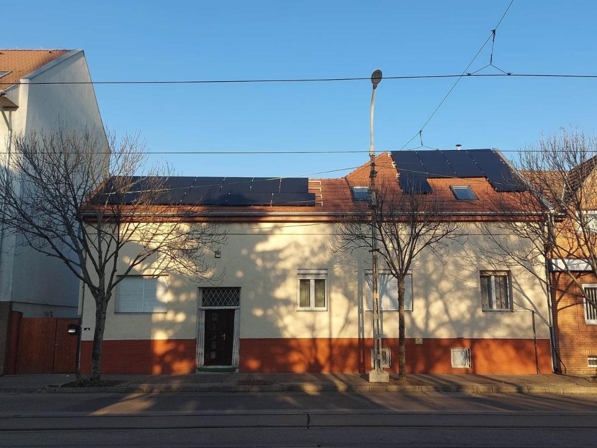 Red Locomotive Apartment Budapest Exterior foto