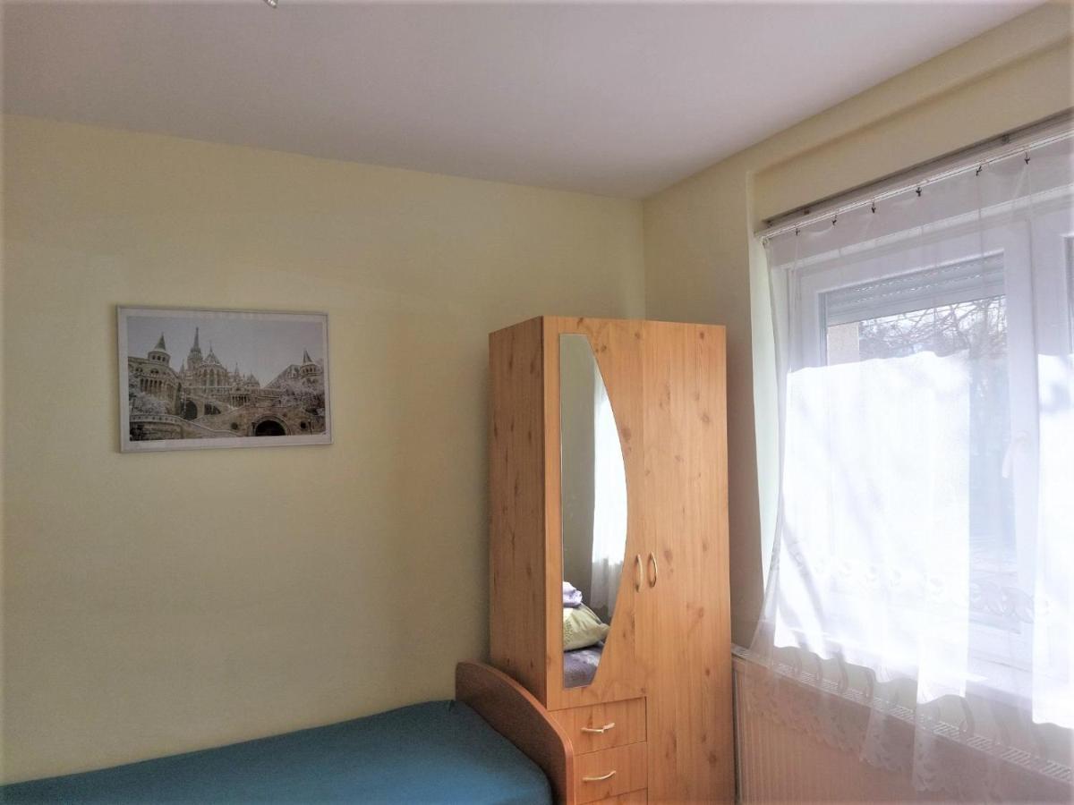 Red Locomotive Apartment Budapest Exterior foto